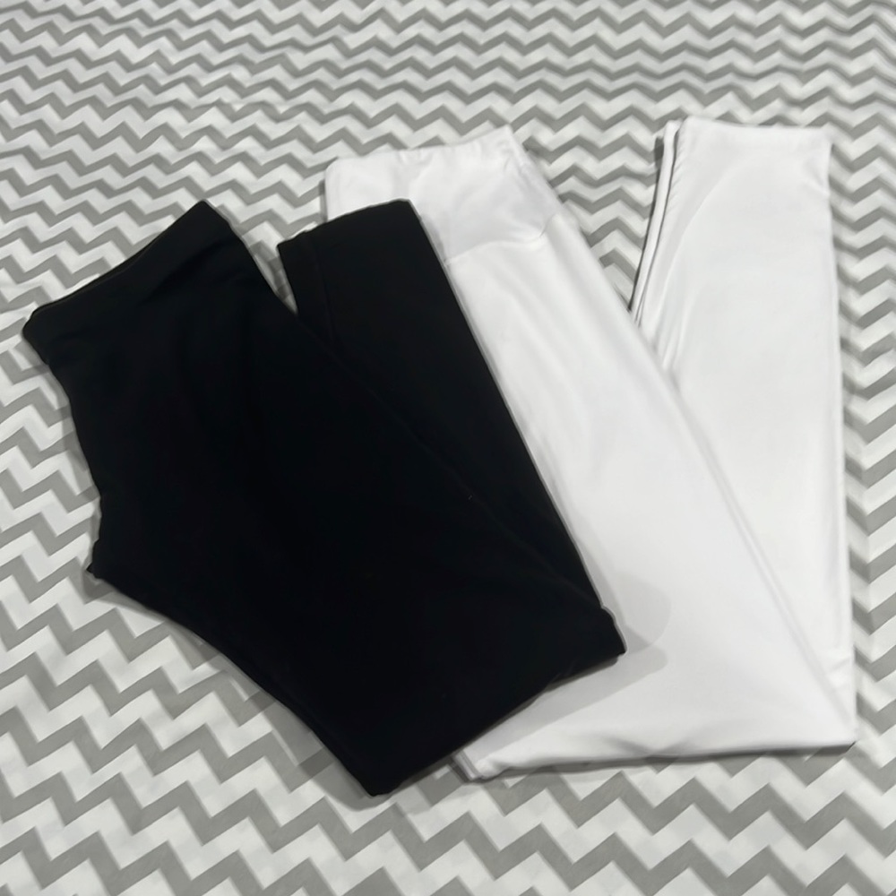 (2) lot LOFT woman’s leggings small/medium black Ann Taylor LOFT and white pair